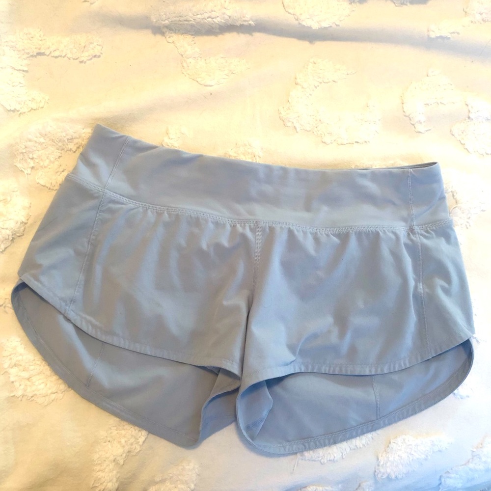 Lululemon 2.5” Speed Up Shorts. Blue Linen. Size 6.